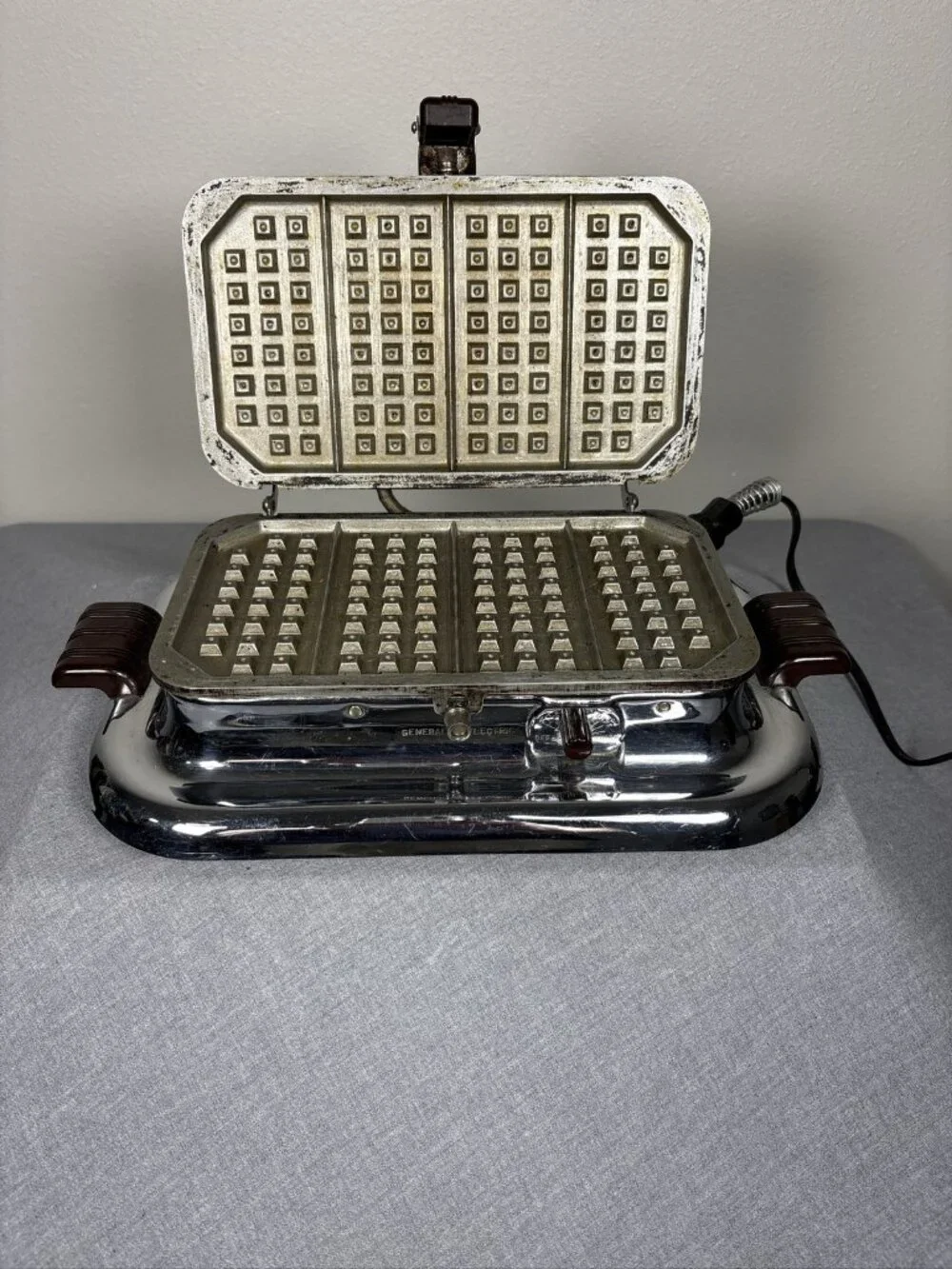 Vintage General Electric GE Automatic Chrome Grill Waffle Baker Iron